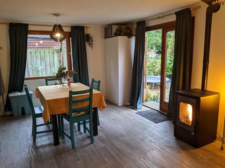 Sfeervol Chaletje In Een Rustige Bosrijke Omgeving Diessen Buitenkant foto
